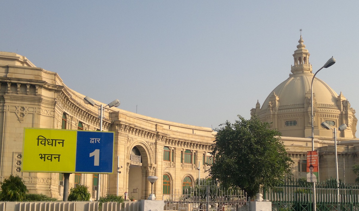 अभी अभी यूपी विधानसभा में मिला विस्फोटक पदार्थ, उड़े होश, सीएम योगी ने बुलाई आपात बैठक अभी अभी यूपी विधानसभा में मिला विस्फोटक पदार्थ, उड़े होश, सीएम योगी ने बुलाई आपात बैठक