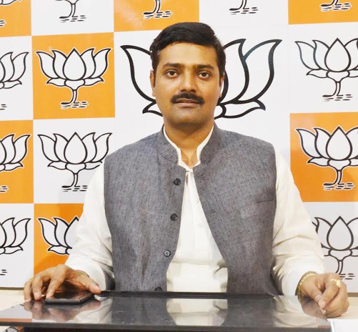 बसपा में हार से मची है रार, हताश मायावती नहीं है झुकने को तैयार - राकेश त्रिपाठी बसपा में हार से मची है रार, हताश मायावती नहीं है झुकने को तैयार - राकेश त्रिपाठी