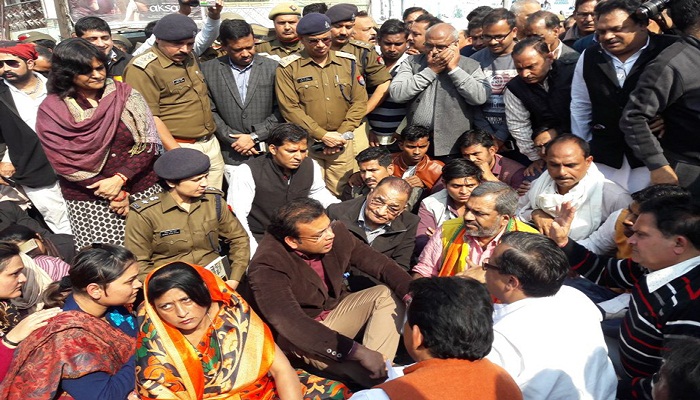 RSS कार्यकर्ता की हत्या पर मचा बवाल, बोरे में लाश फेंककर भागें हत्यारें