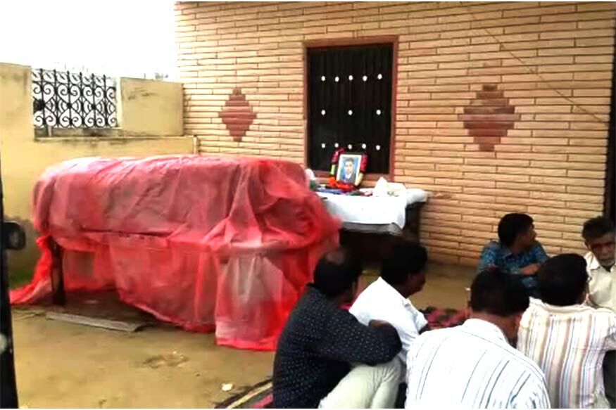 आनंदपाल एनकाउंटर: 10 दिन बाद भी नहीं हो सका अंतिम संस्कार, आँगन में रखा शव किसका है इंतजार!