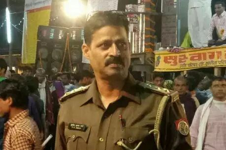 लॉकअप में ऑटो चालक रामजी मिश्र की मौत का केस इंस्पेक्टर सुनील वर्मा पर दर्ज लॉकअप में ऑटो चालक रामजी मिश्र की मौत का केस इंस्पेक्टर सुनील वर्मा पर दर्ज