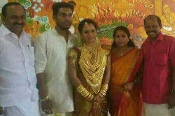 CPI नेता की बेटी शादी में सोने के गहनों से लदी, फोटो हुआ वायरल, लोग उठा रहे सवाल