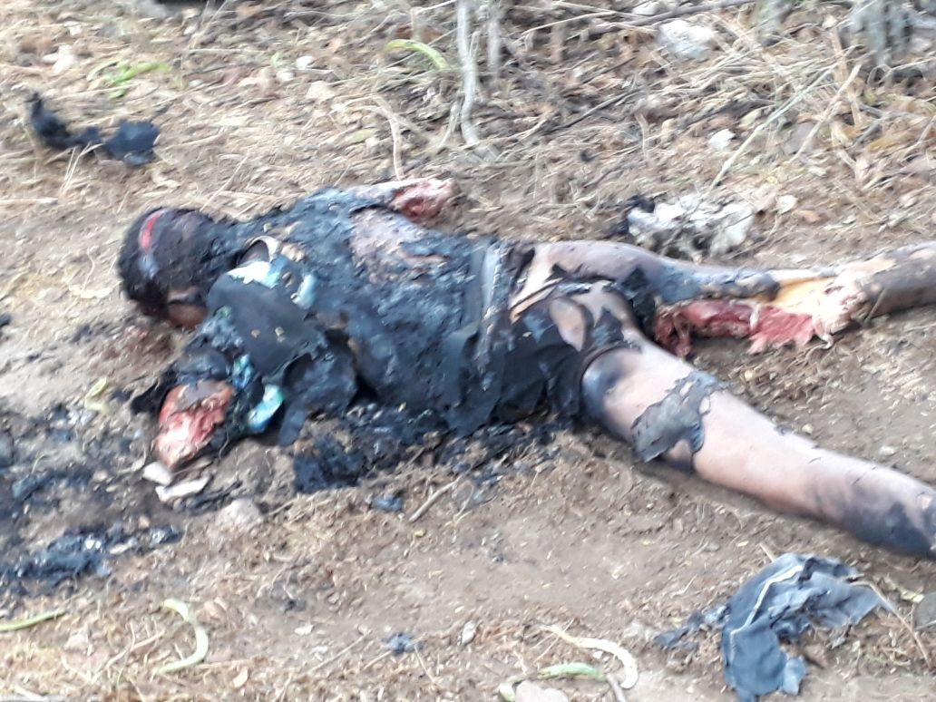 लव जेहाद के नाम पर कुल्हाड़ी से काटकर मोहम्मद भुट्टा शेख को जिंदा जलाया फिर दिया भाषण लव जेहाद के नाम पर कुल्हाड़ी से काटकर मोहम्मद भुट्टा शेख को जिंदा जलाया फिर दिया भाषण