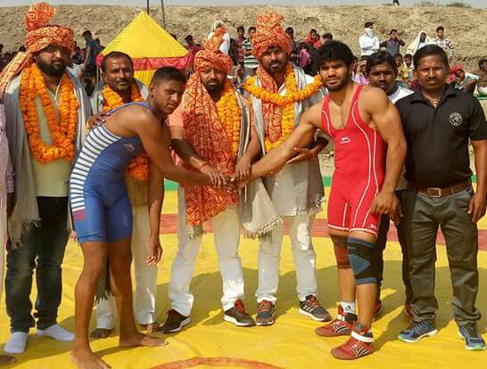 कुश्ती दंगल में पहलवानों ने दिखाया जौहर,सपा नेता अभिषेक ने किया शुभारभ कुश्ती दंगल में पहलवानों ने दिखाया जौहर,सपा नेता अभिषेक ने किया शुभारभ