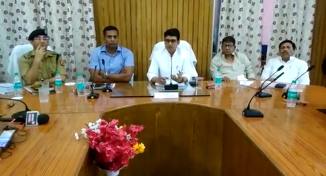 एमएलसी दीपक सिंह ने विनियमन समिति की बैठक में लापरवाह अधिकारियों को लगाईं लताड़