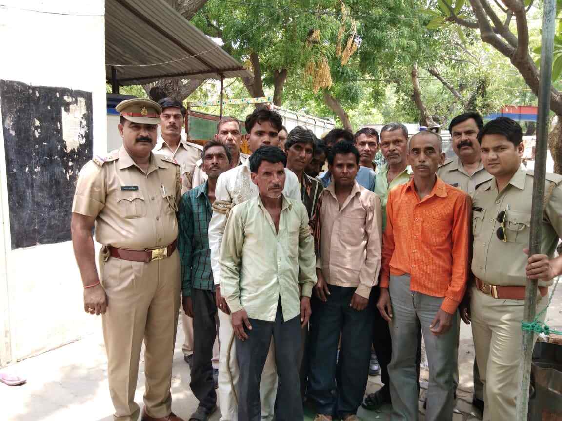 फिरोजाबाद पुलिस ने नौ जुआरियों को 18,200 रूपये समेत किया गिरफ्तार