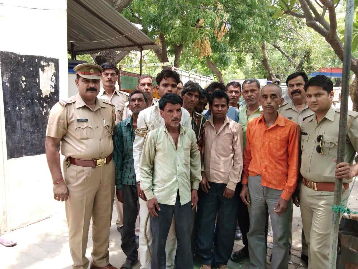 फिरोजाबाद पुलिस ने नौ जुआरियों को 18,200 रूपये समेत किया गिरफ्तार फिरोजाबाद पुलिस ने नौ जुआरियों को 18,200 रूपये समेत किया गिरफ्तार