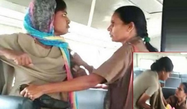 VIDEO: जब महिला कांस्टेबल और कंडक्टर के बीच बस में चले लात-घूंसे, फिर..