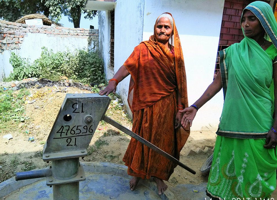PM का ऐसा गाँव,जहां पानी के लिए तरस रहे स्कूली बच्चे,अधिकारी नही दे रहे ध्यान