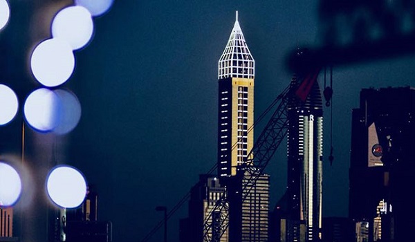 ये है दुनिया का सबसे ऊंचा होटल, इसमें है सोने के दरवाजे से लेकर पूल बार तक...