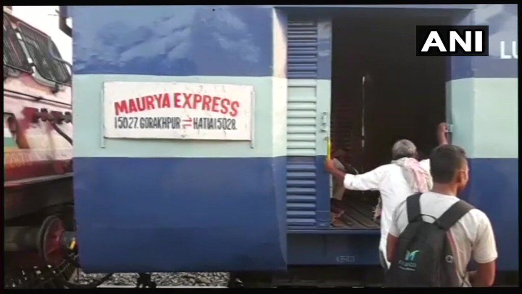 लखीसराय में मौर्या एक्सप्रेस के डिब्बे में पटरी घुसी, एक की मौत दो घायल