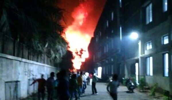 महाराष्ट्र: पालघर में केमिकल फैक्टरी का बॉयलर फटने से लगी भीषण आग, 3 लोगों की मौत महाराष्ट्र: पालघर में केमिकल फैक्टरी का बॉयलर फटने से लगी भीषण आग, 3 लोगों की मौत