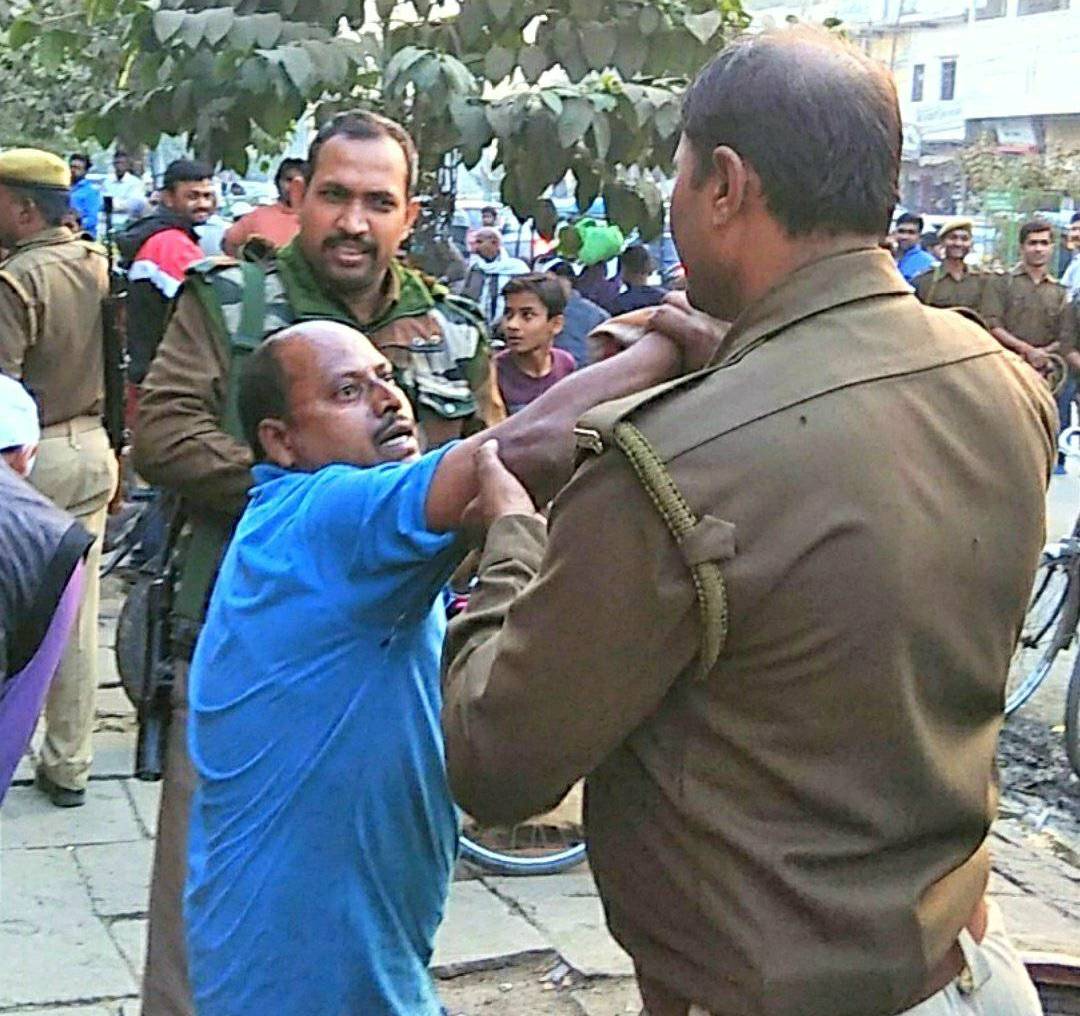 रसूखदारों को मोहलत दे दी,मैं गरीब था इसलिए मेरी दुकान तोड़ दी.....