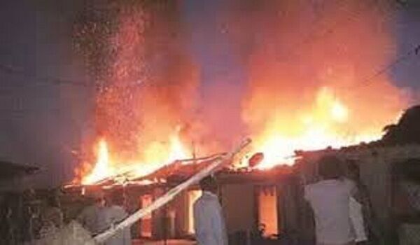 जम्मू-कश्मीर: SSB कैंप कार्यालय और 45 दुकानों में लगी आग, करोड़ों की संपत्ति जलकर राख