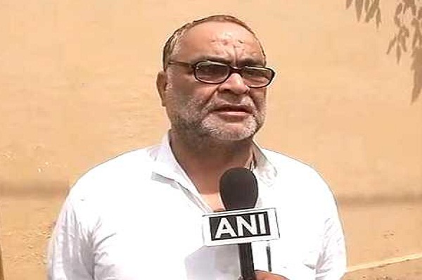 गुजरात के बाद बीजेपी ने UP में लगाई सेंध, सपा से बुक्कल नवाब समेत 2 MLC ने दिया इस्तीफा गुजरात के बाद बीजेपी ने UP में लगाई सेंध, सपा से बुक्कल नवाब समेत 2 MLC ने दिया इस्तीफा