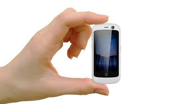देखें, कैसा है दुनिया का सबसे छोटा 4G स्मार्टफोन, जानें क्या है खास