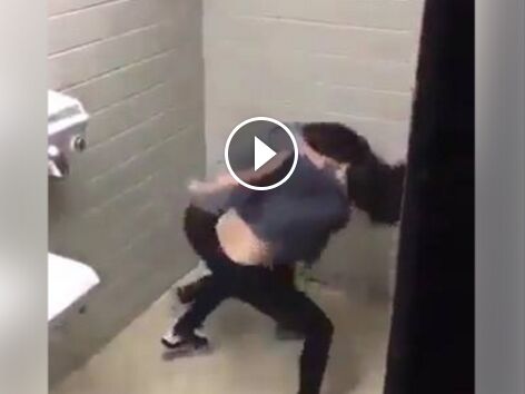 इतनी भयंकर लड़ाई का वीडियो नहीं देखा होगा अपने जीवन में!