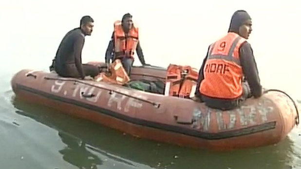 बिहार में हादसा : गंगा में नाव डूबने से 5 लोगों की मौत, बचाव कार्य जारी