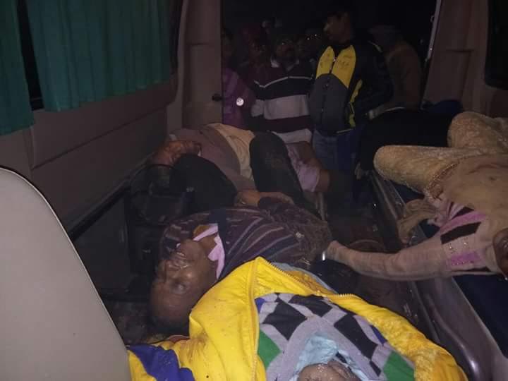 हरदोई : तालाब में गिरी कार, 5 लोगों की मौत हरदोई : तालाब में गिरी कार, 5 लोगों की मौत