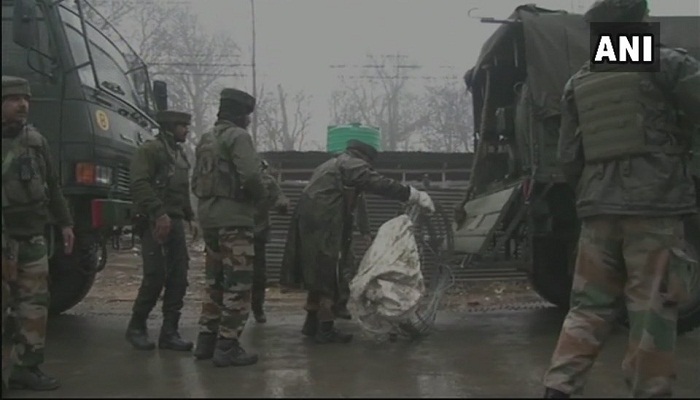 जम्मू-कश्मीर के हंदवाड़ा में सेना को मिली बड़ी कामयाबी, मुठभेड़ में तीन आतंकी को मार गिराया जम्मू-कश्मीर के हंदवाड़ा में सेना को मिली बड़ी कामयाबी, मुठभेड़ में तीन आतंकी को मार गिराया