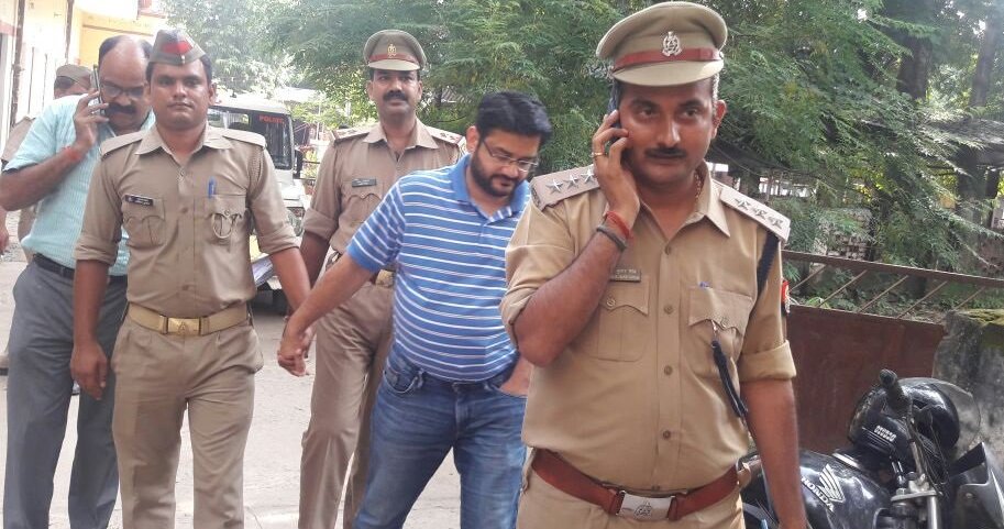 गोरखपुर हादसा: ऑक्सीजन सप्लाई करने वाली कंपनी पुष्पा का मालिक अरेस्ट गोरखपुर हादसा: ऑक्सीजन सप्लाई करने वाली कंपनी पुष्पा का मालिक अरेस्ट
