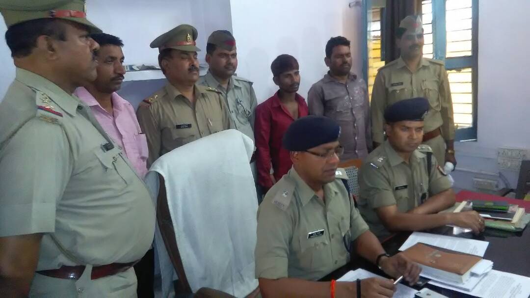 कासगंज में बस लूट काण्ड का खुलासा, दो आरोपी गिरफ्तार, लूटी गई रकम बरामद