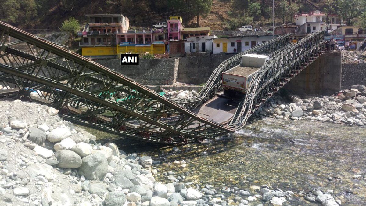 उत्तराखंड : गंगोत्री हाइवे पर असी गंगा का पुल टूटा, वाहनों का आवागमन बंद उत्तराखंड : गंगोत्री हाइवे पर असी गंगा का पुल टूटा, वाहनों का आवागमन बंद
