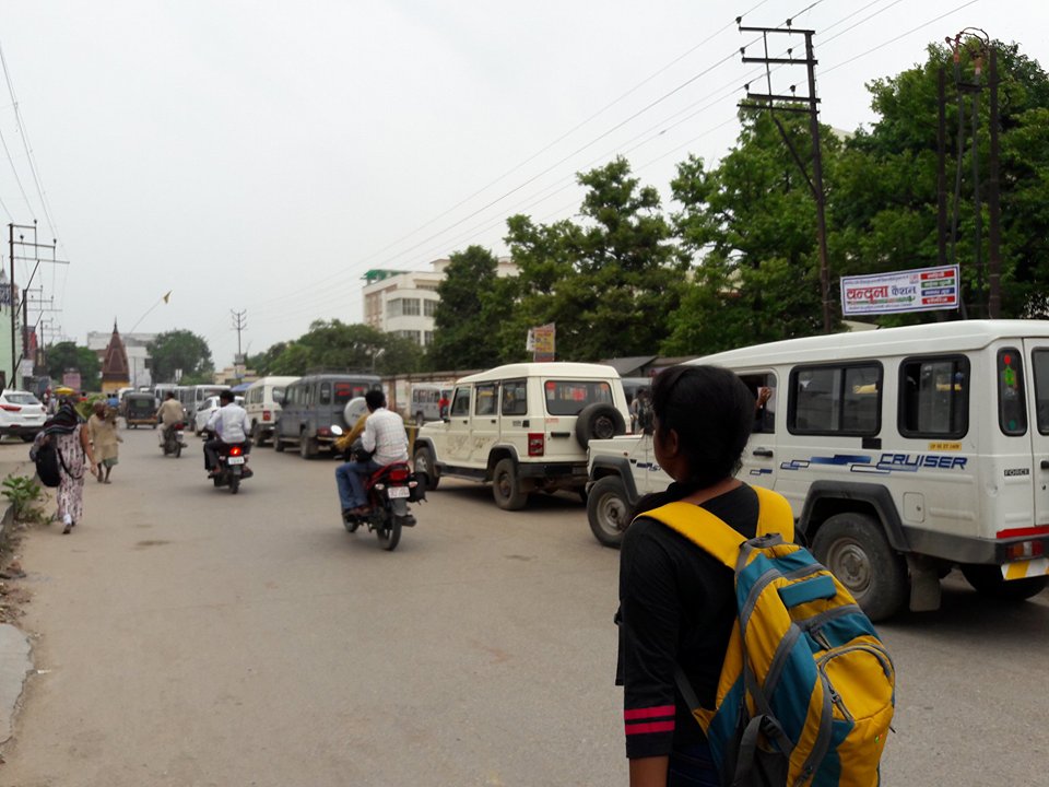 दबंगो के दम पर चल रहा अवैध स्टैंड, पुलिस के लिए चुनौती