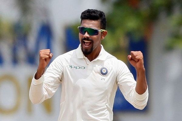 मैच के दौरान अंपायर ने लगाए जबरदस्त ठुमके, वीडियो देख नहीं रुकेगी हंसी