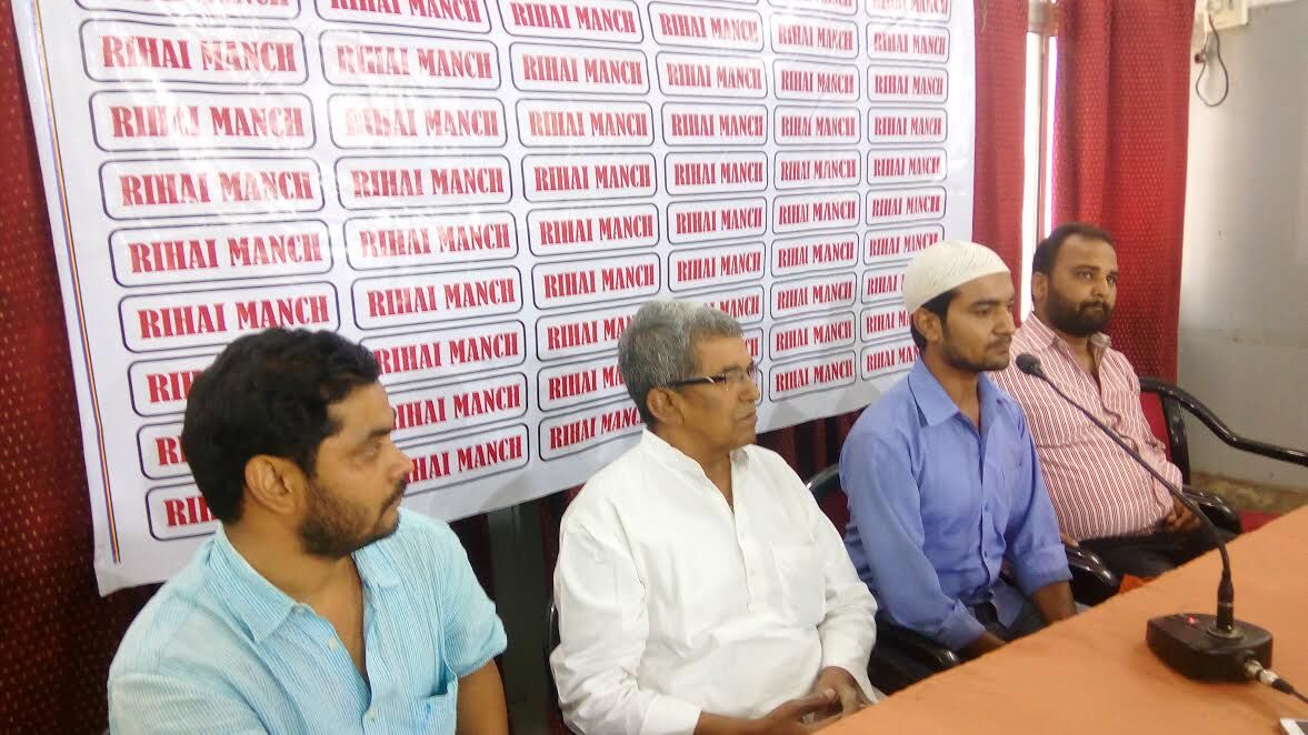 रिहाई मंच ने किया ATS का खुले आम विरोध, जबरदस्ती मुस्लिमों को फंसा रही यूपी की पुलिस रिहाई मंच ने किया ATS का खुले आम विरोध, जबरदस्ती मुस्लिमों को फंसा रही यूपी की पुलिस