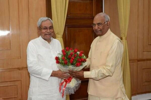 नीतीश ने दिया लालू-सोनिया को बड़ा झटका, पकड़ा मोदी का हाथ