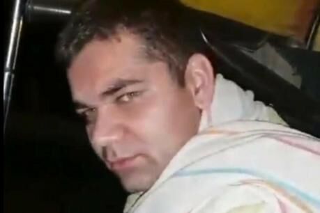 एसएसपी पर सिपाही ने तानी AK -47 , पकड कर ले गया थाने एसएसपी पर सिपाही ने तानी AK -47 , पकड कर ले गया थाने