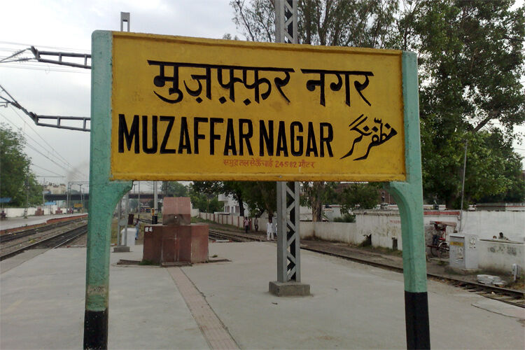 मुजफ्फरनगर:गौकशी की सूचना पर पुलिस ने 3 युवक किये गिरफ्तार, पुलिस पर पथराव , भीड़ ने आरोपी छुडाये