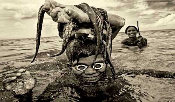 आखिर क्यों समुद्र में रहती है इंसानों की ये प्रजाति, जानें वजह