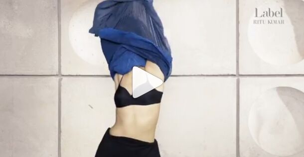 इस बॉलीवुड अभिनेत्री ने कपडे उतारकर सबको दिया ये चैलेंज, देखिए- VIDEO