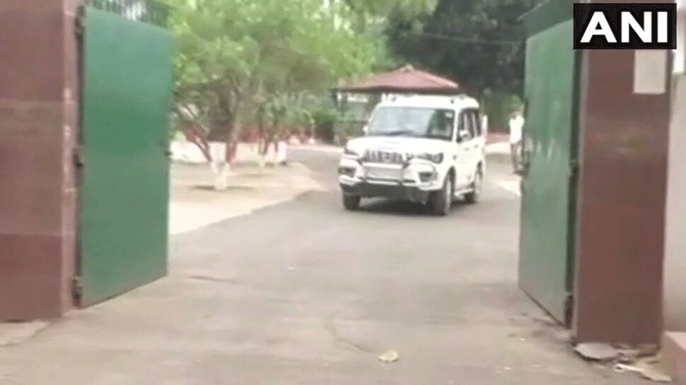 लालू के परिजनों की मुश्किलें कम होने का नहीं ले रही नाम, सीबीआई का राबड़ी के आवास पर छापा