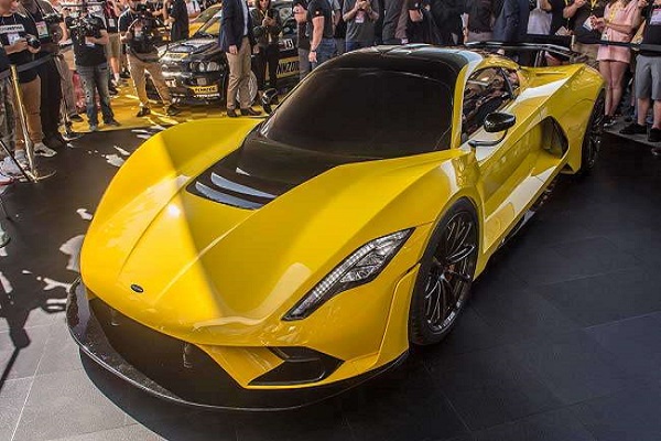 दुनिया की सबसे तेज रफ्तार कार हुई लॉन्च, स्पीड और कीमत जानकर उड़ जाएंगे होश