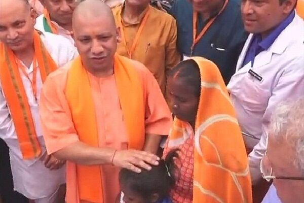 कुशीनगर: CM योगी आदित्यनाथ ने इन्सेफेलाइटिस टीकाकरण अभियान का किया शुरुआत कुशीनगर: CM योगी आदित्यनाथ ने इन्सेफेलाइटिस टीकाकरण अभियान का किया शुरुआत