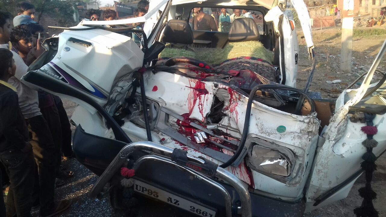 इलाहाबाद सडक हादसे में पांच की मौत, चार घायल