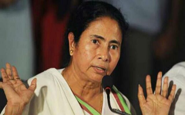 राहुल गांधी के बाद अब ममता बनर्जी ने दी GST की नई परिभाषा, नोटबंदी पर भी साधा निशाना राहुल गांधी के बाद अब ममता बनर्जी ने दी GST की नई परिभाषा, नोटबंदी पर भी साधा निशाना