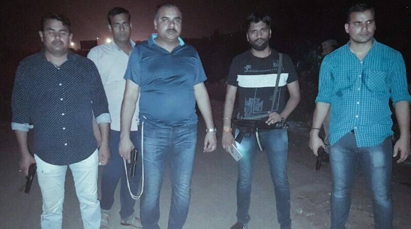 जेवर कांड - जेवर कांड बदमाशों से हुई पुलिस मुठभेड़, 4 बदमाश पकड़े एक के पैर मे लगी गोली जेवर कांड - जेवर कांड बदमाशों से हुई पुलिस मुठभेड़, 4 बदमाश पकड़े एक के पैर मे लगी गोली