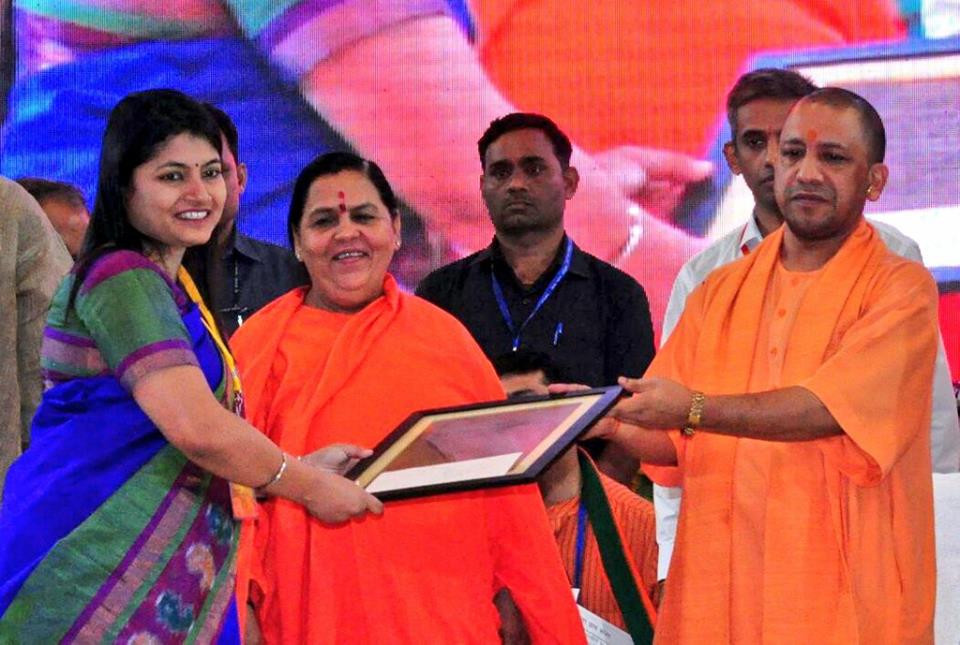 बी चंद्रकला समेत तीन आईएएस अधिकारी हुए सम्मानित