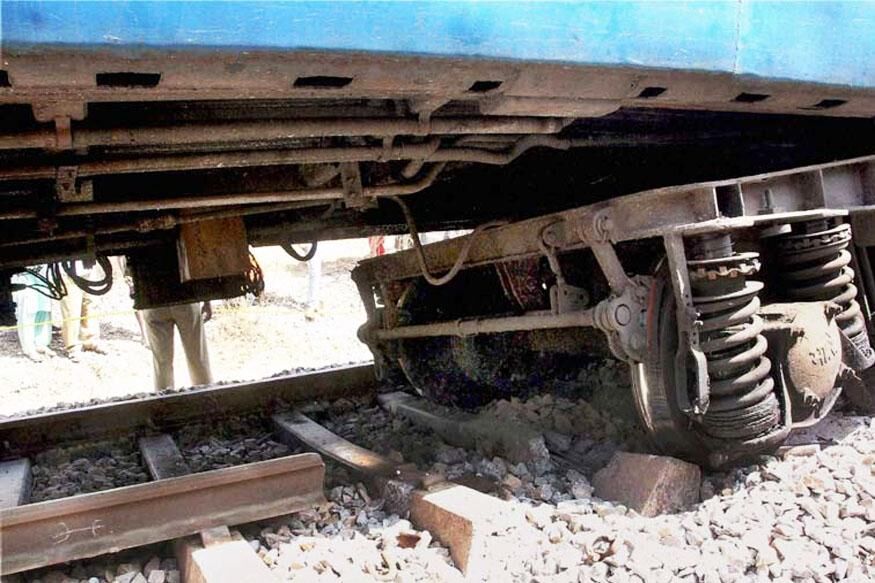हरियाणा में रोड रोलर से टकराई जनता एक्सप्रेस ट्रेन, ड्राइवर की मौत