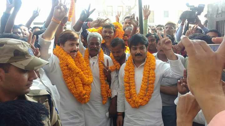 बाहुबली धनंजय सिंह का वर्चस्व फिर बरकरार,अपने सहयोगी को जीत दिलाने मे हुए कामयाब बाहुबली धनंजय सिंह का वर्चस्व फिर बरकरार,अपने सहयोगी को जीत दिलाने मे हुए कामयाब