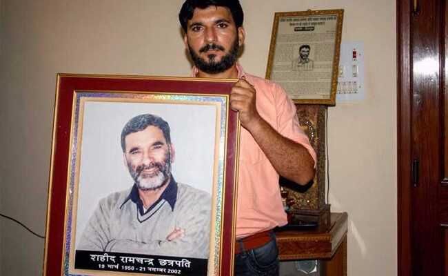 पत्रकार रामचन्द्र छत्रपति के बेटे ने जब बताई अपने दिल की बात, तो निकल पड़े आंसू पत्रकार रामचन्द्र छत्रपति के बेटे ने जब बताई अपने दिल की बात, तो निकल पड़े आंसू