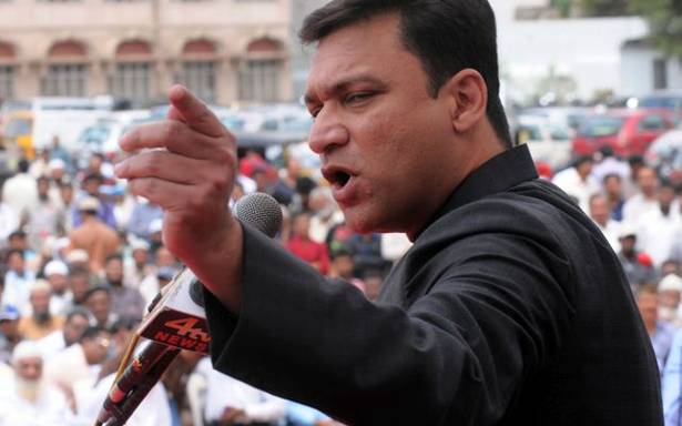 अकबरूद्दीन ओवैसी के जहरीले बोल, कहा- नरेंद्र मोदी, ये हिंदुस्तान तेरे बाप का नहीं है