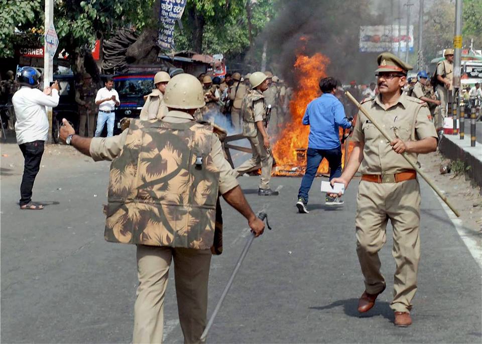 दंगों की गाज सहारनपुर के एएसपी पर गिरी, शहर छावनी में तब्दील