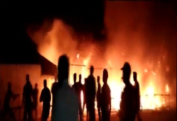 मध्य प्रदेश: खंडवा में जल महोत्सव में भीषण आग, सीएम के निकलते ही लगी आग, आधा दर्जन टेंट जलकर खाक