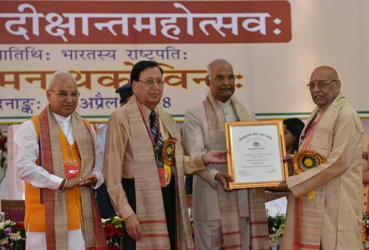 काशी के प्रतिष्ठित ज्योतिर्विद प्रो0 रामचन्द्र पाण्डेय को राष्ट्रपति नें किया सम्मानित