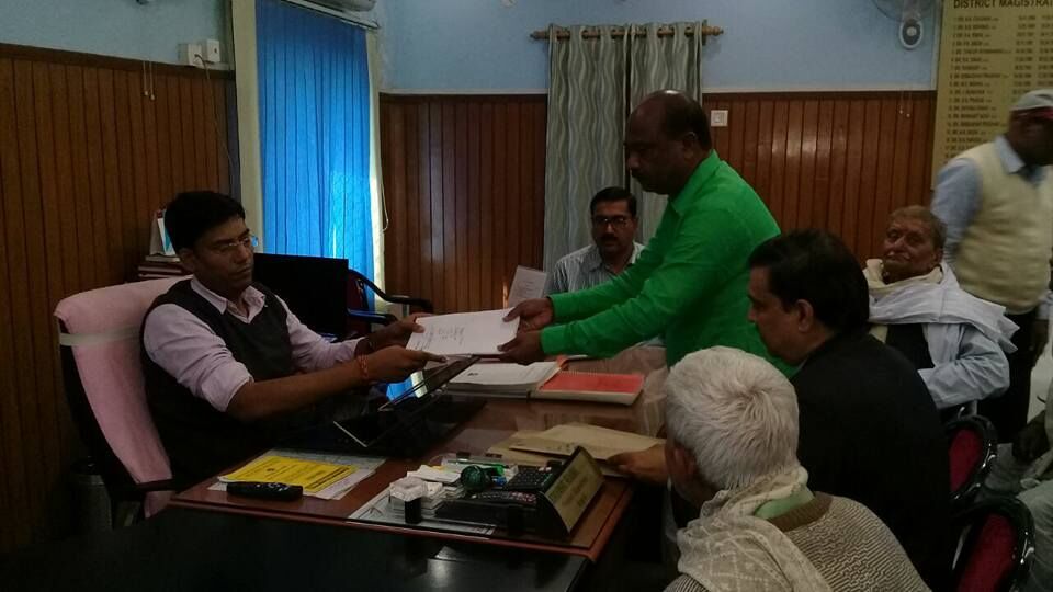 अररिया लोकसभा उपचुनाव: राजद उम्मीदवार सरफराज ने किया नामांकन